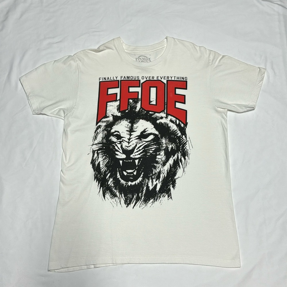 Men’s Finally Famous graphic crew neck short sleeve tshirt size large